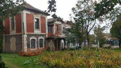 У селі збереглися понад десяток споруд резиденції графа Потоцького. Фото: Суспільне Поділля У селі збереглися понад десяток споруд резиденції графа Потоцького. Фото: Суспільне Поділля