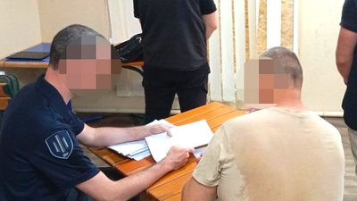 Знімав з розшуку за тисячу доларів: працівнику Кропивницького ТЦК повідомили про підозру