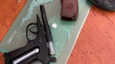 Зброя, яку вилучили в десятикласника