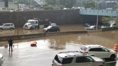 Ураган "Ельза" призвів до затоплення метро у Нью-Йорку Ураган "Ельза" призвів до затоплення метро у Нью-Йорку