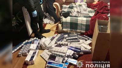 Правоохоронці вилучили у жителя Чернігівщини понад 3 тисячі безакцизних пачок цигарок на 200 тисяч гривень Правоохоронці вилучили у жителя Чернігівщини понад 3 тисячі безакцизних пачок цигарок на 200 тисяч гривень