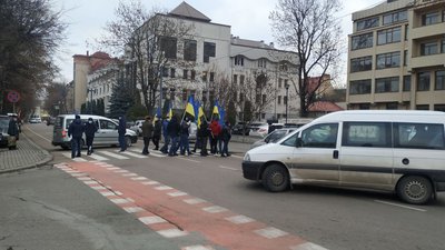 Жителі Городенківщини перекрили дорогу у центрі Івано-Франківська Жителі Городенківщини перекрили дорогу у центрі Івано-Франківська