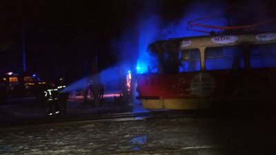 Рятувальники показали, як гасили трамвай у Харкові: що стало причиною пожежі Рятувальники показали, як гасили трамвай у Харкові: що стало причиною пожежі