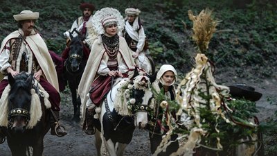 Фрагмент весілля головного героя Олекси Довбуша з Марічкою, Галичина Фрагмент весілля головного героя Олекси Довбуша з Марічкою, Галичина