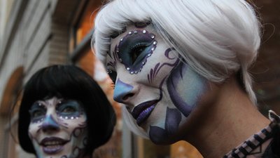 Ліхтар Джека, маскарад та фестиваль вампірів. Як світ відзначає День усіх святих Ліхтар Джека, маскарад та фестиваль вампірів. Як світ відзначає День усіх святих