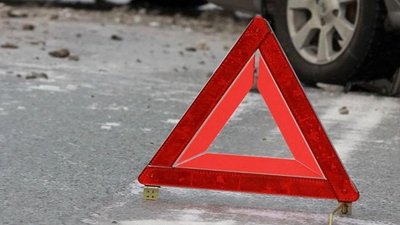У Черкасах автівка збила жінку з візочком. Дитина в лікарні