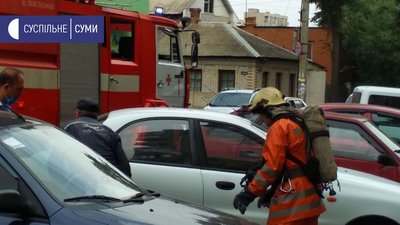 У Сумах під час гасіння пожежі знайшли тіло людини У Сумах під час гасіння пожежі знайшли тіло людини