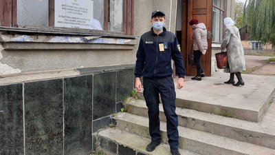 На Житомирщині рятувальники та добровільні дружини забезпечують безпеку під час виборів На Житомирщині рятувальники та добровільні дружини забезпечують безпеку під час виборів