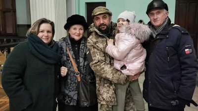 Чоловіки з гідністю продовжують воювати: історії дружин військових з Тернополя