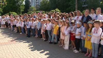 У черкаських школах пролунав останній дзвінок У черкаських школах пролунав останній дзвінок
