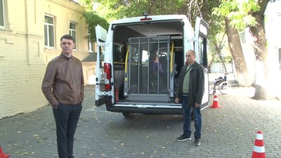 У Дніпрі презентували автомобіль соціального міського таксі