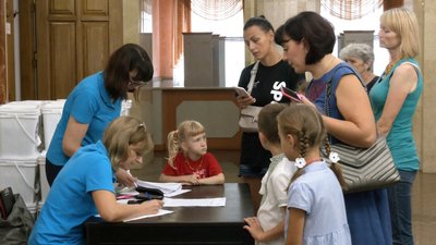 У Луцьку 150 майбутнім першокласникам подарували шкільне приладдя