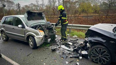Внаслідок зіткнення двох автомобілів на Закарпатті травмувався один з водіїв Внаслідок зіткнення двох автомобілів на Закарпатті травмувався один з водіїв