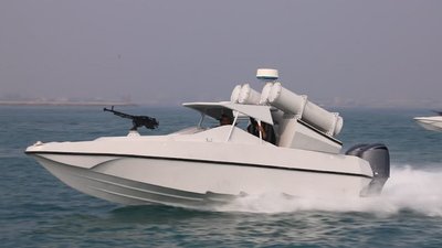 ВМС Ірану отримали на озброєння патрульно-бойовий корабель та 100 суден