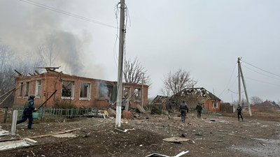 Війська РФ обстріляли село Бугаївку Вовчанської громади 17 березня: поранена бригада швидкої Війська РФ обстріляли село Бугаївку Вовчанської громади 17 березня: поранена бригада швидкої