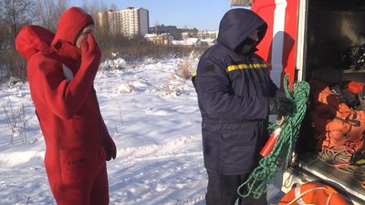 На Водохреще біля кожної ополонки на Волині чергуватимуть по чотири рятувальники На Водохреще біля кожної ополонки на Волині чергуватимуть по чотири рятувальники