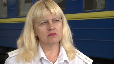 Начальниця потягу Олена Леонюк Начальниця потягу Олена Леонюк