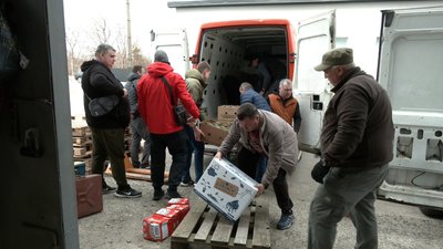 З Ірпеня перебрались на Рівненщину: як волонтери підтримують своїх земляків