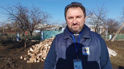 "Надіємося, вистачить до кінця зими". Жителі Киселівки на Миколаївщині отримали дрова від благодійників "Надіємося, вистачить до кінця зими". Жителі Киселівки на Миколаївщині отримали дрова від благодійників