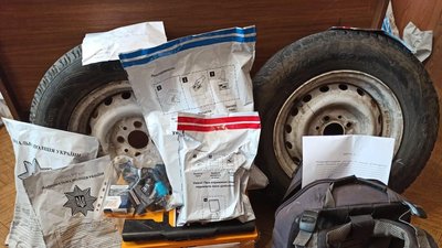 На Миколаївщині поліція затримала чоловіків під час скоєння крадіжки з авто