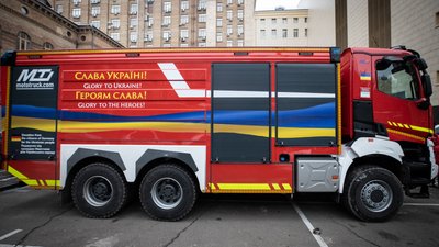 Київ передає в Харків два сучасних пожежних авто Київ передає в Харків два сучасних пожежних авто