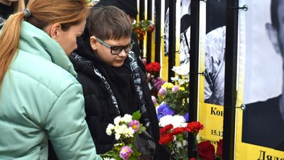 "Навіки в строю": у селищі на Миколаївщині відкрили Алею слави на честь загиблих воїнів "Навіки в строю": у селищі на Миколаївщині відкрили Алею слави на честь загиблих воїнів