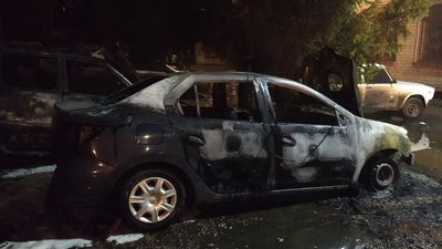 На Харківщині палали машини на парковці