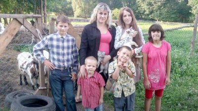 Родина Гуменюків з Тернопільщини, яка виховує прийомних дітей, отримала новий будинок