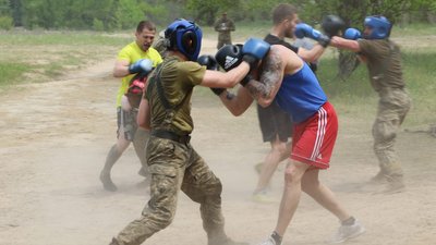 Одеські курсанти-десантники склали іспити та отримали берети Одеські курсанти-десантники склали іспити та отримали берети