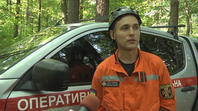 У Кременці пожежники тренувалися рятувати людей у горах У Кременці пожежники тренувалися рятувати людей у горах
