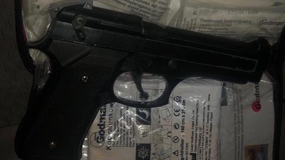 Зброю та наркотики виявили правоохоронці в автомобілі закарпатця