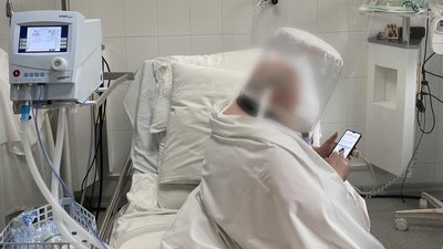 У франківській обласній лікарні для хворих на пневмонію і COVID використовують шоломи У франківській обласній лікарні для хворих на пневмонію і COVID використовують шоломи
