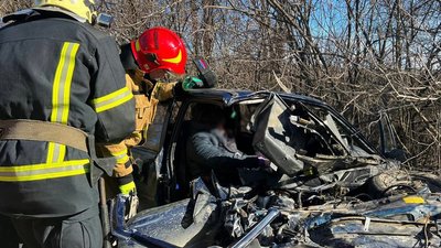 Рятувальники деблокували пасажирку з автівки. 18 лютого 2023 рік. Рятувальники деблокували пасажирку з автівки. 18 лютого 2023 рік.