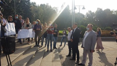 У Рівному – "медичний протест": під ОДА вимагають ліків для дітей У Рівному – "медичний протест": під ОДА вимагають ліків для дітей