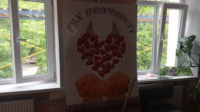 "Дякую тобі, лікарю". Як юні сумчани вітали медиків із професійним святом