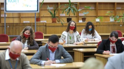 За перші три години після диктанту єдності українці надіслали на перевірку 7 тисяч текстів