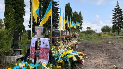 Могила бійця Михайла Гладкого на Алеї Героїв у Тернополі