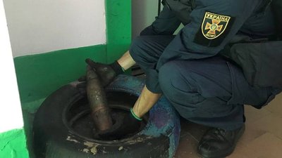 Жителі Херсонщини знайшли у під'їзді багатоповерхівки боєприпас — його знищили