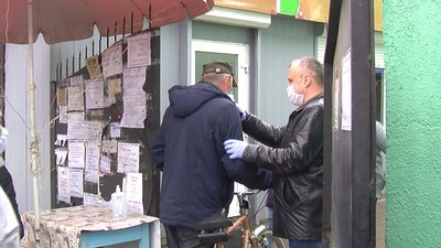 Покупцям вимірюють температуру, прилавки дезинфікують. Як працює один з ринків на Волині Покупцям вимірюють температуру, прилавки дезинфікують. Як працює один з ринків на Волині