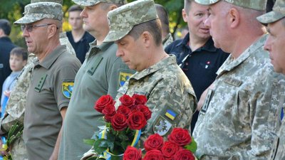 У Дніпрі у День захисників та захисниць України вшанували полеглих військових У Дніпрі у День захисників та захисниць України вшанували полеглих військових
