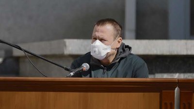 Через карантин сесія міськради Дніпра вдруге відбувається просто неба Через карантин сесія міськради Дніпра вдруге відбувається просто неба