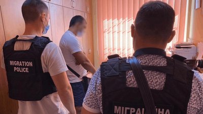 Перекладач із Пакистану працював на Закарпатті за підробленими документами