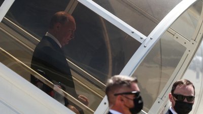 В аеропорту Женеви Путіну подали до літака закритий трап. Що це означає