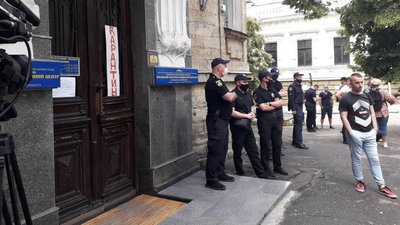 Справа Гандзюк: Владиславу Мангеру не можуть вручити ухвалу суду про привід