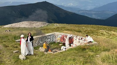 Актори Франківського драмтеатру зіграли "Енеїду" на вершині Піп Іван у Карпатах Актори Франківського драмтеатру зіграли "Енеїду" на вершині Піп Іван у Карпатах