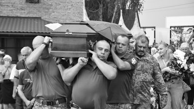 У Луцькій громаді попрощалися з двома полеглими захисниками