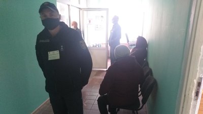На Житомирщині рятувальники та добровільні дружини забезпечують безпеку під час виборів На Житомирщині рятувальники та добровільні дружини забезпечують безпеку під час виборів