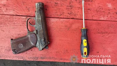 Зв'язали скотчем та погрожували пістолетом: на Волині затримали підозрюваних