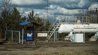 Пусті АЗС та перебої зі зв'язком. Як українці їдуть на Захід Пусті АЗС та перебої зі зв'язком. Як українці їдуть на Захід
