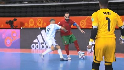 Вилучення за грубий неспортивний фол, що стало ключовим у фіналі чемпіонату світу з футзалу: відео